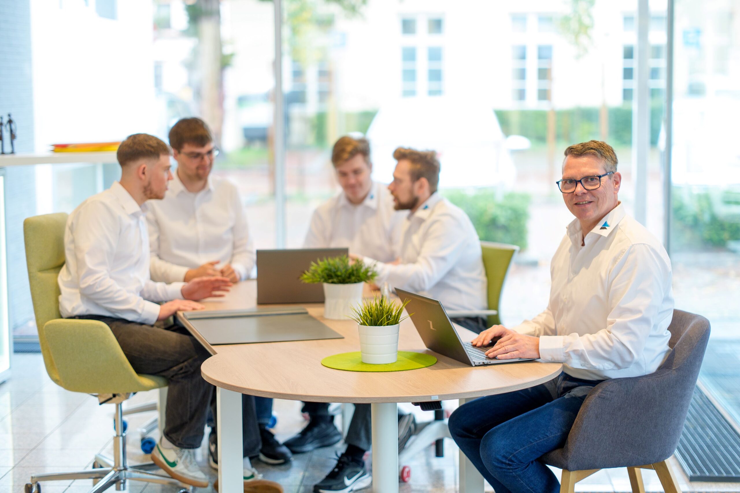 Team von Weiss Büro-Digital im Büro in Westerstede